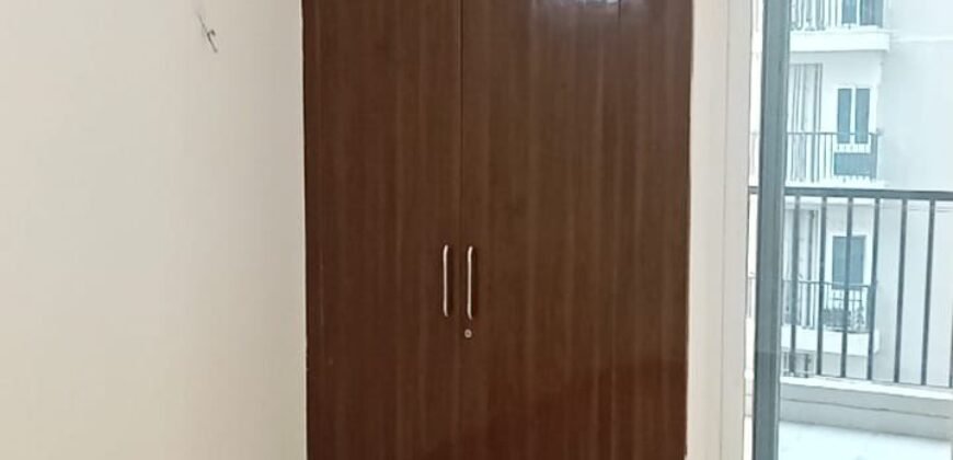 3 bhk Semi Furnished for Rent in Gaur City Greater Noida West