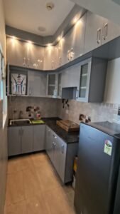 1 BHK Fully Furnished Flat for Rent in 14th Avenue Gaur City 2 kitchen